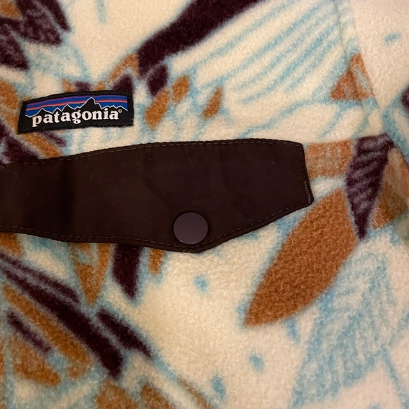 Patagonia women’s Synchilla Fleece in Cream and Blue - Picture 5 of 9